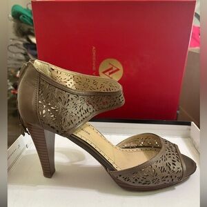 Heeled sandals. Adrienne Vittadini. Size 9.5